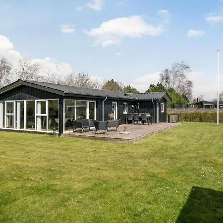 Hotel David - 330m From The Sea In Funen By Interhome